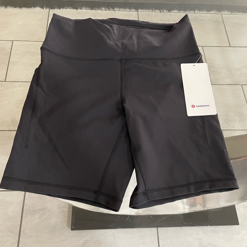 LULULEMON WUNDER TRAIN. HR SHORT 8”. Pockets Size 2